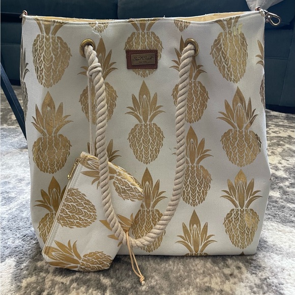 Sun N Sand  Pineapple Tote Bag, 16” x 15” Gold Foil Pineapples w Coin Purse - Picture 1 of 9